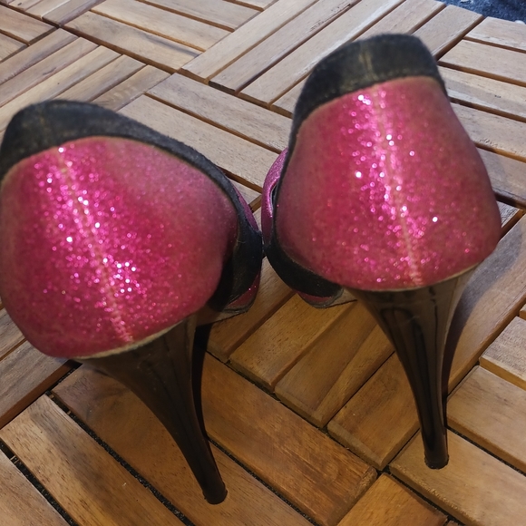 Size 6 - Micheal Antonio Pink & Black Glittery Close Toe Pumps - Picture 3 of 4